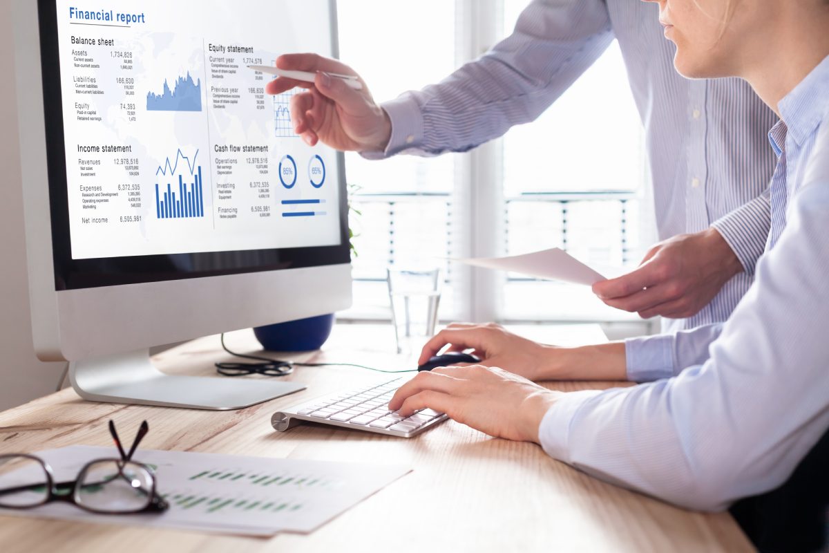 dipendenti lavorano in una azienda digitalizzata riscontrando i vantaggi